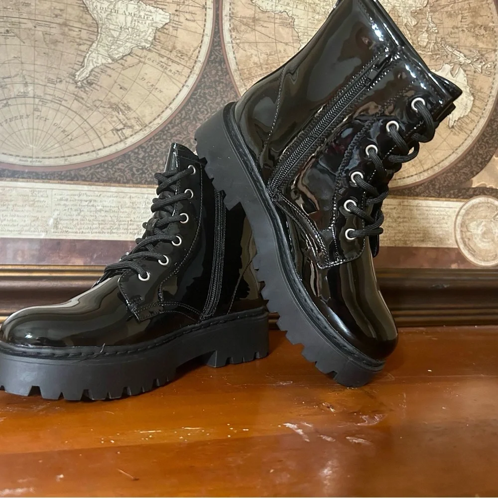 Steve Madden • JRockk Boots Kids Black Patent Round Toe Boots